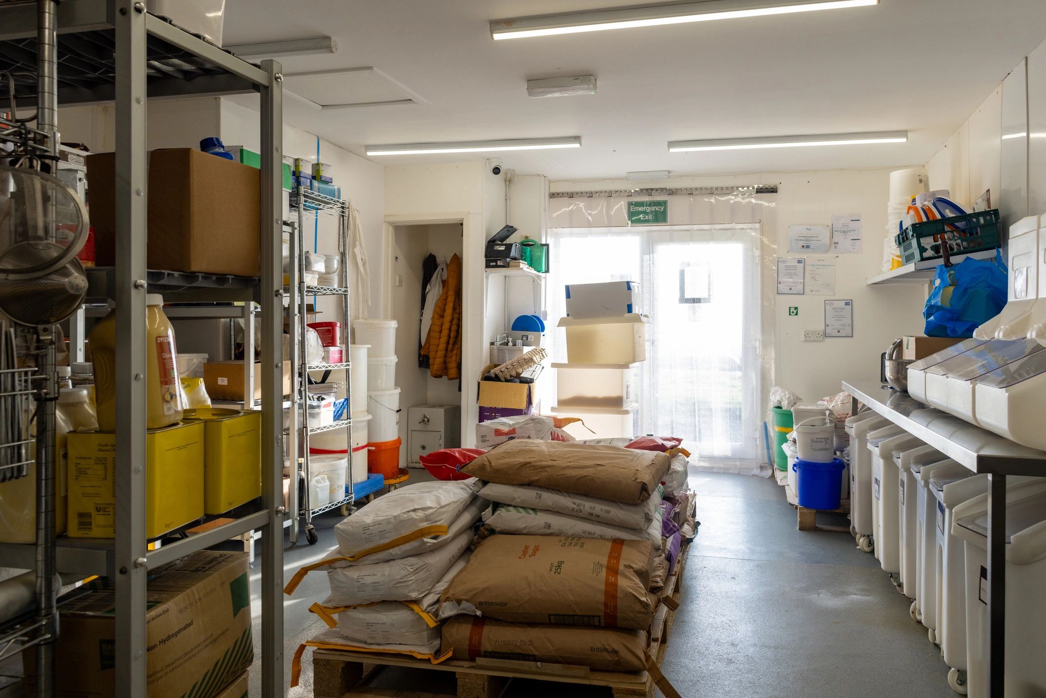 Organised warehouse storage for logistics and parcel distribution
